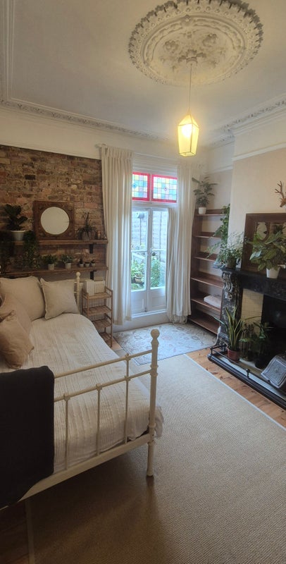 Room Baronsmere Road in Greater London