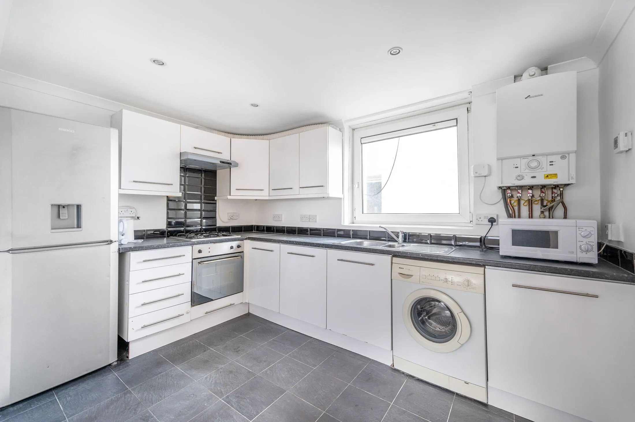 Flat Queensdale Crescent in Greater London