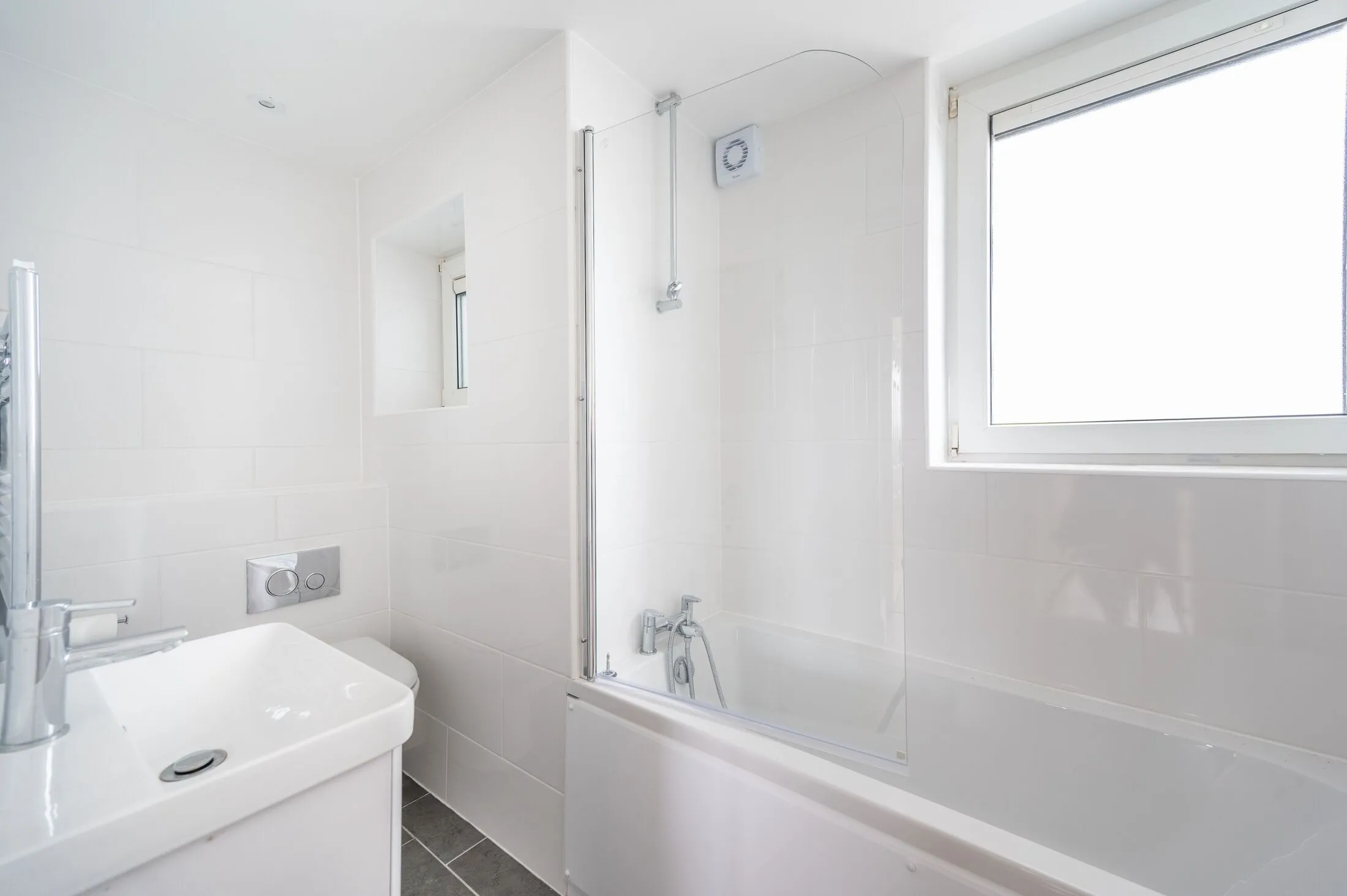 Flat Queensdale Crescent in Greater London