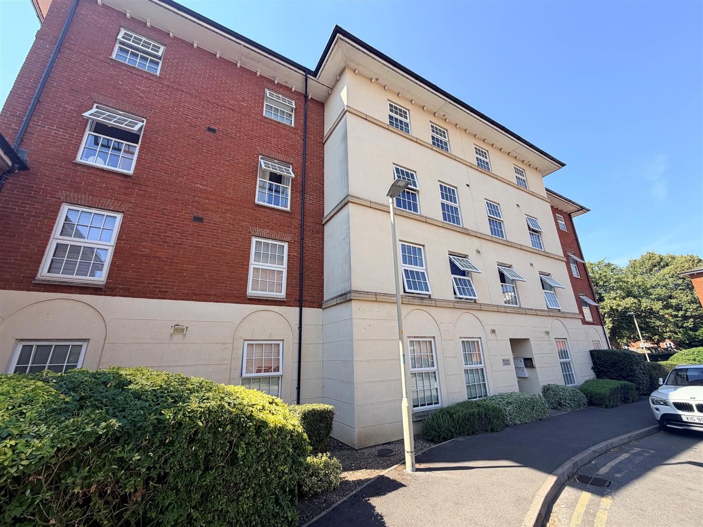 Flat Harescombe Drive in Gloucester