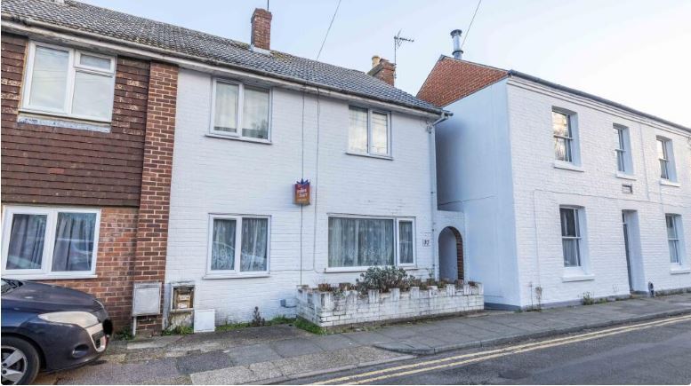 Flat Cossington Road in Canterbury