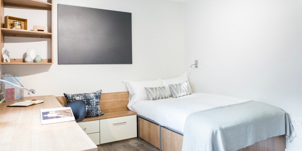 Room Holloway Road in Greater London