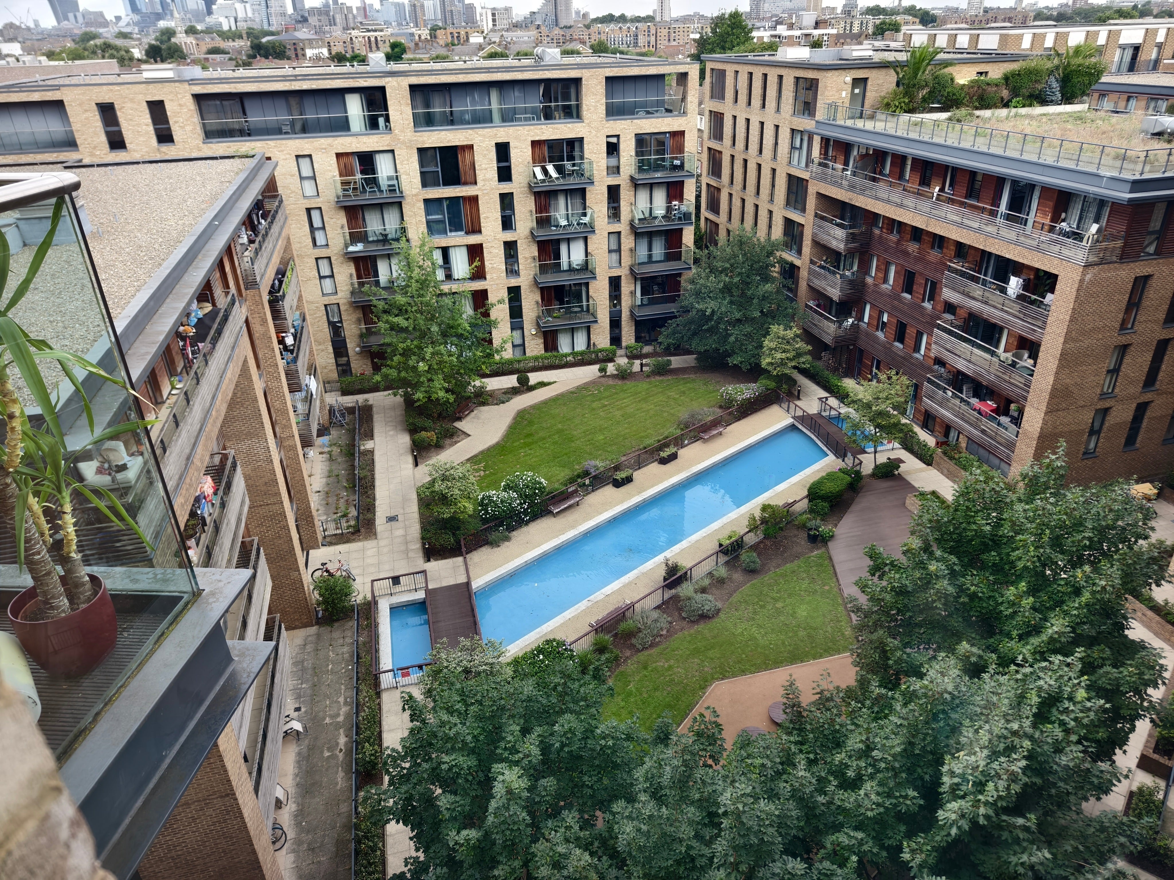 Flat Surrey Quays Road in Greater London
