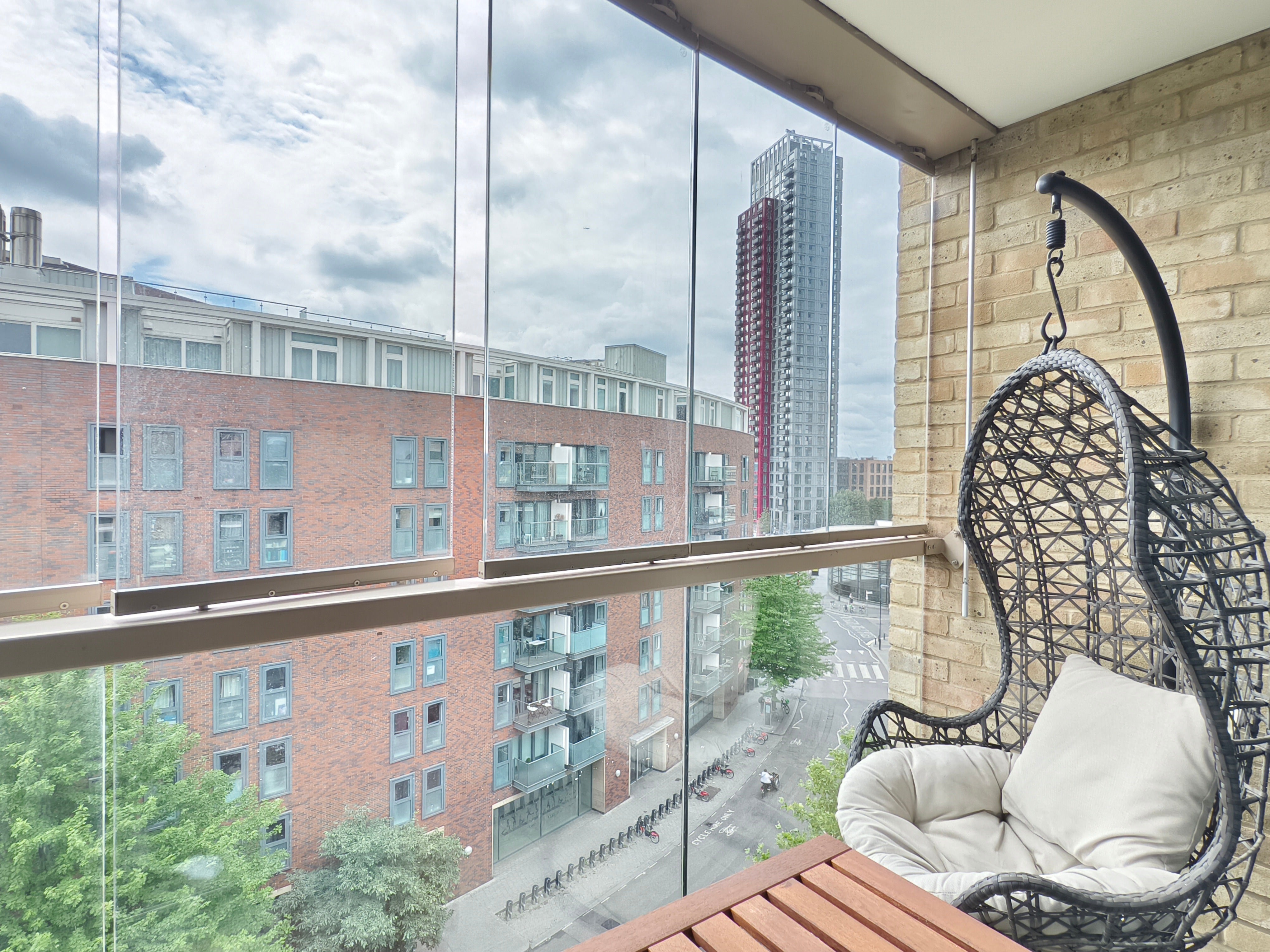 Flat Surrey Quays Road in Greater London