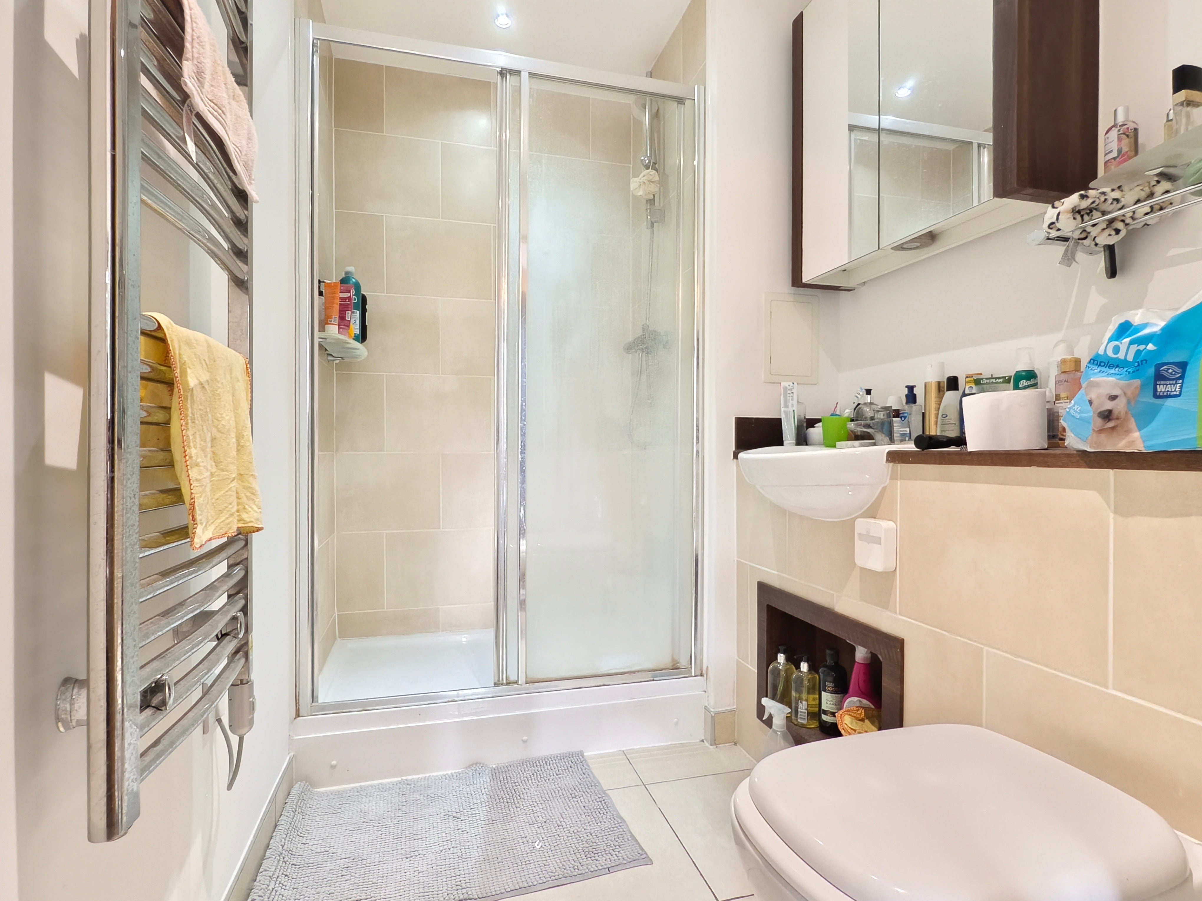 Flat Surrey Quays Road in Greater London