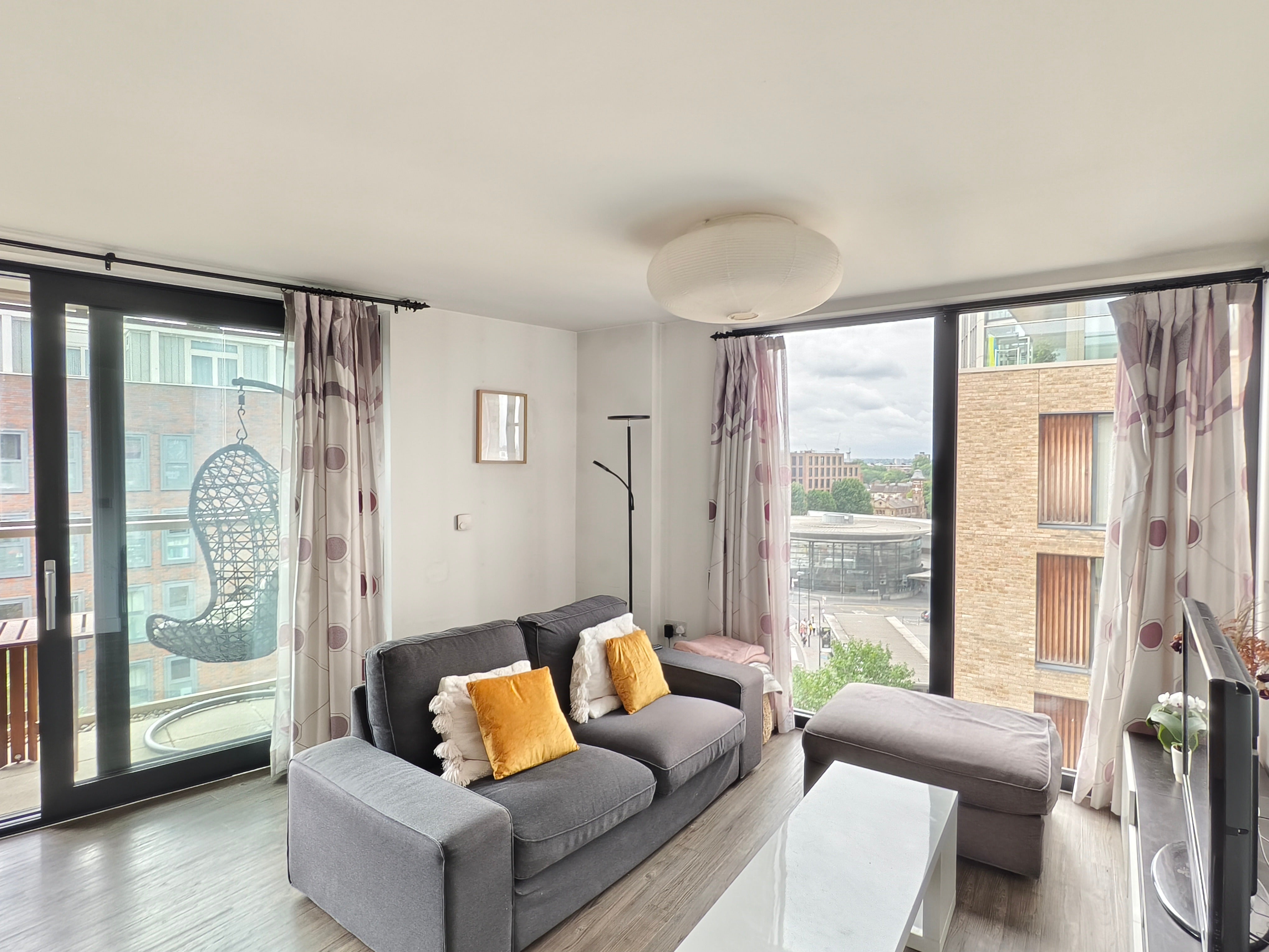 Flat Surrey Quays Road in Greater London