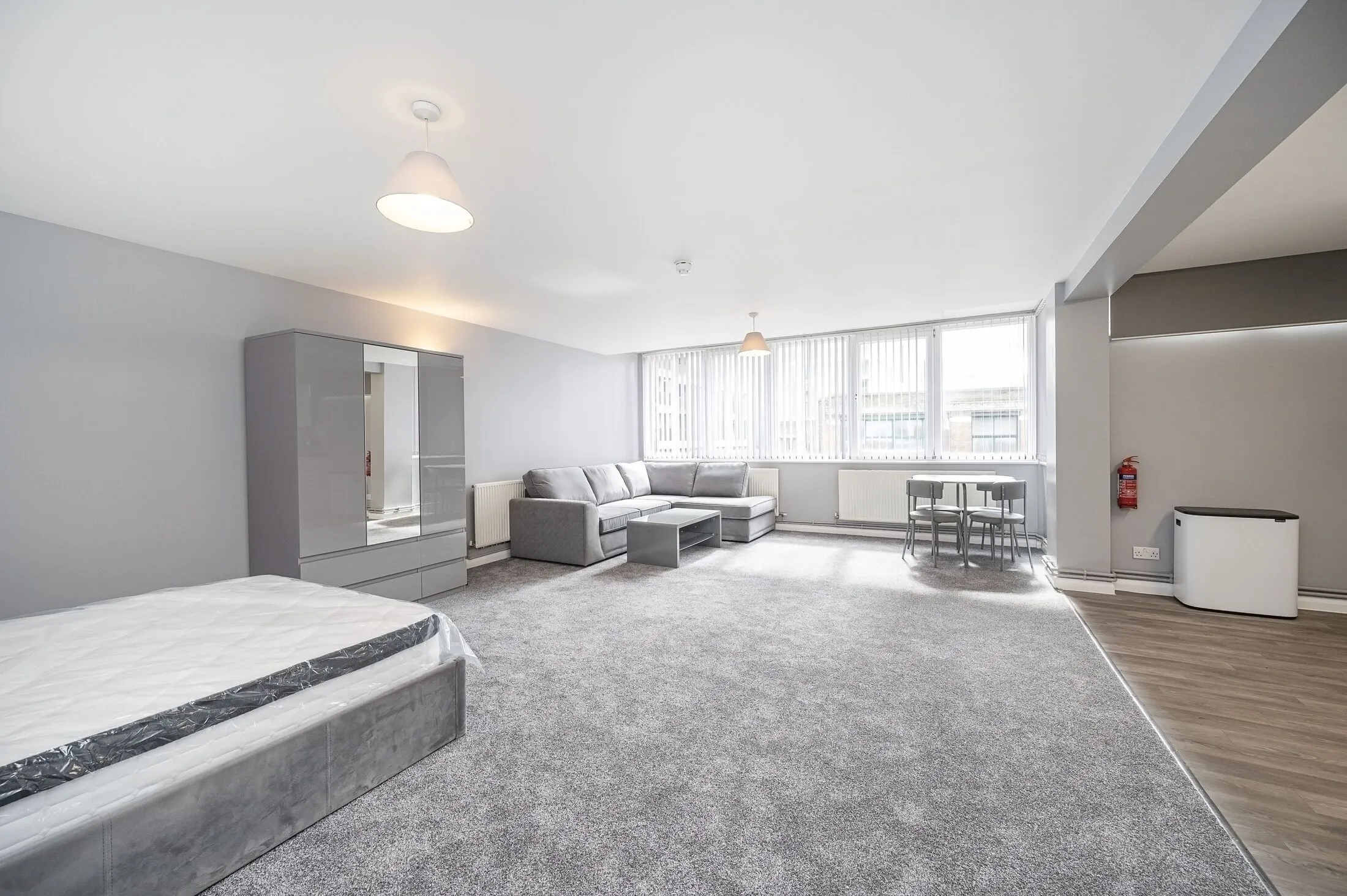 Flat Cavell Street in Greater London