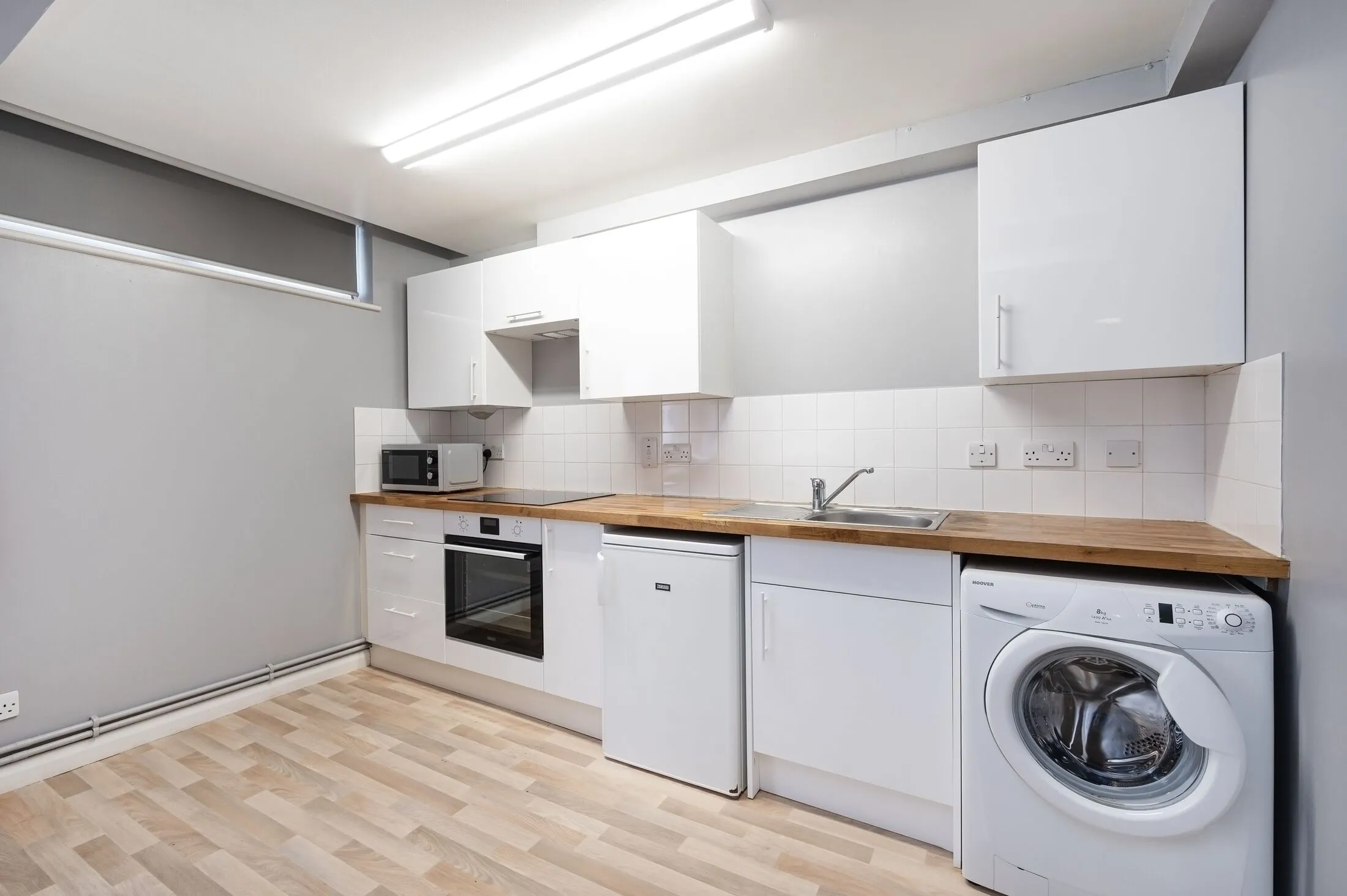Flat Cavell Street in Greater London