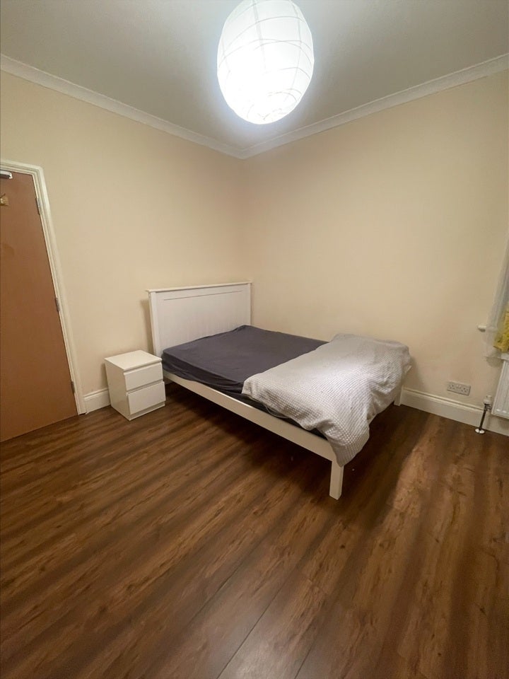 Room Amberley Grove in Greater London
