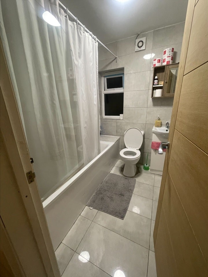 Room Amberley Grove in Greater London