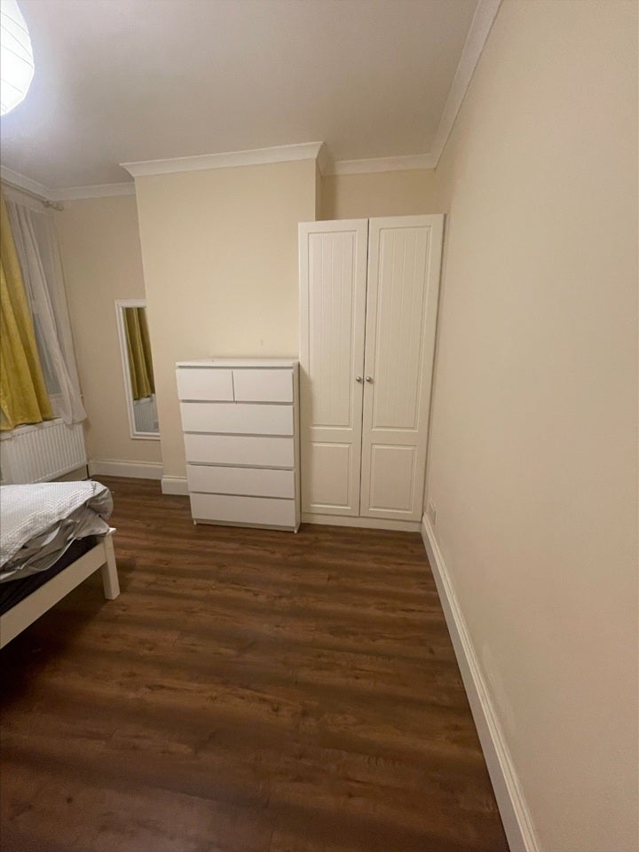 Room Amberley Grove in Greater London