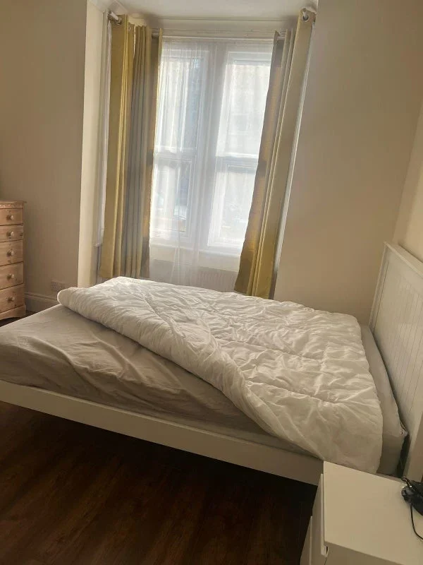 Room Amberley Grove in Greater London