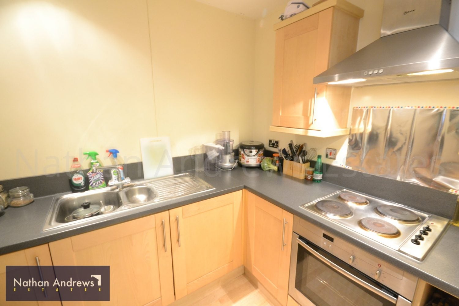 Flat Victoria Road in Greater London