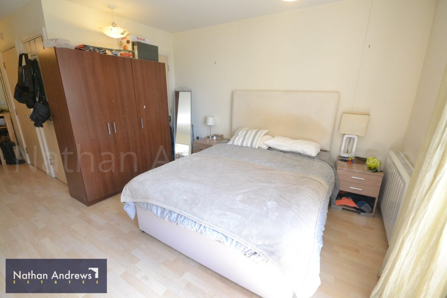 Flat Victoria Road in Greater London