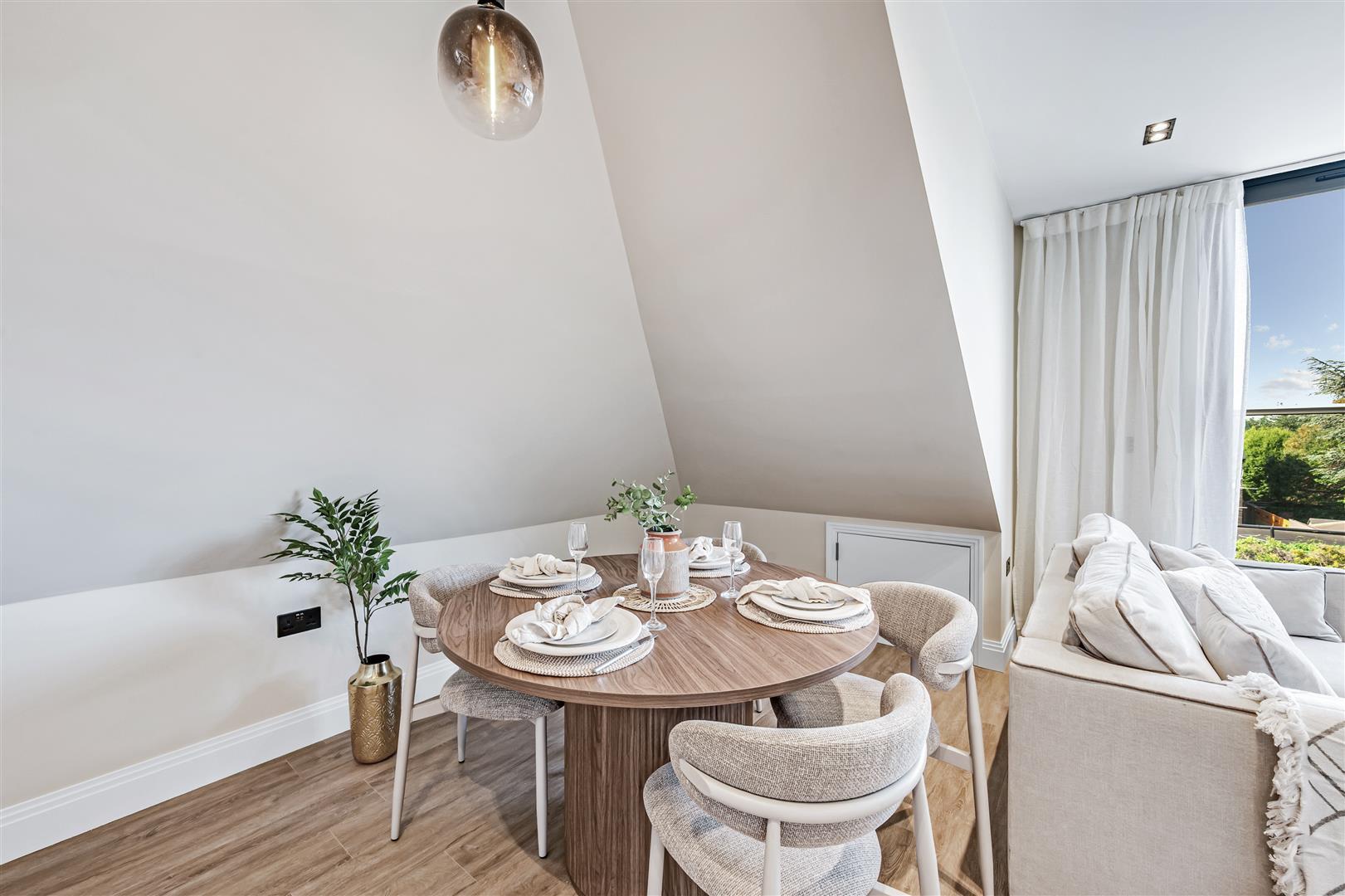 Flat Pierrepoint Road in Greater London