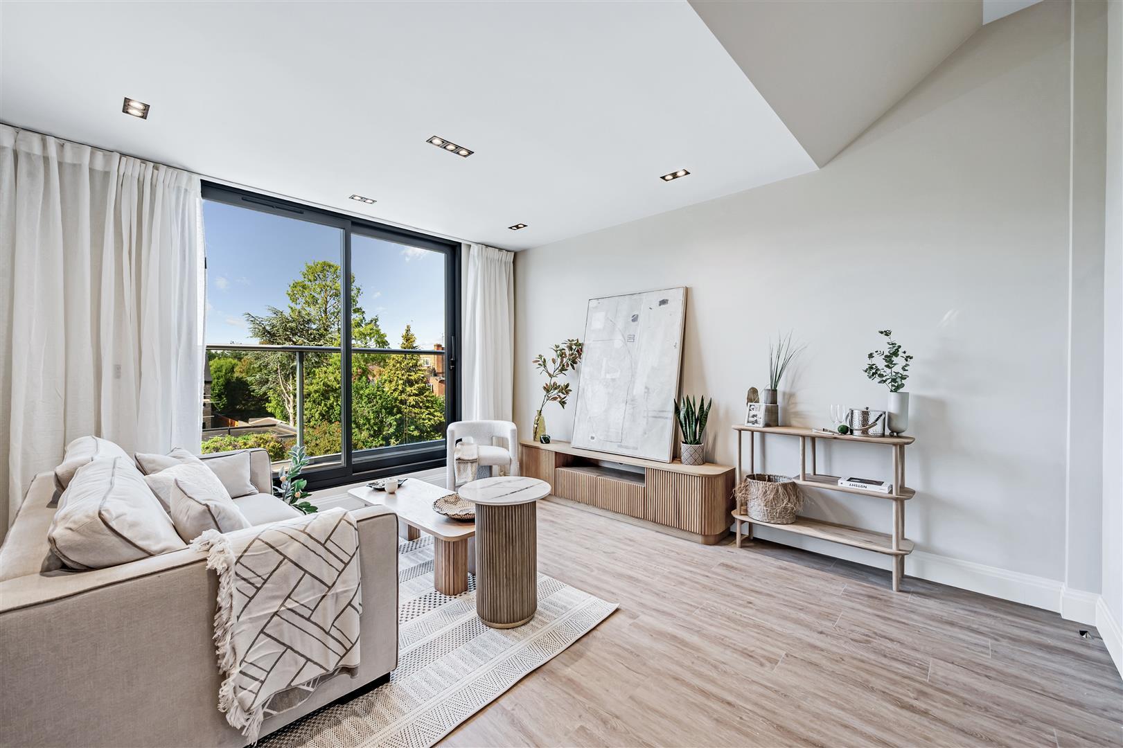 Flat Pierrepoint Road in Greater London