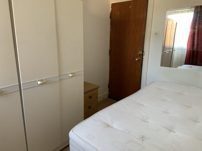 Room Jasons Close in Brentwood