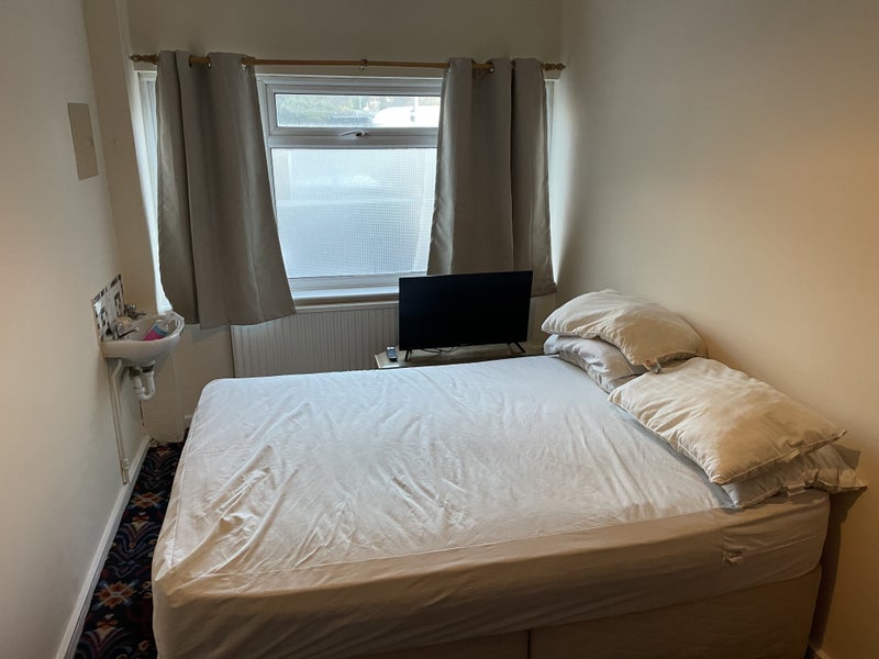 Room Jasons Close in Brentwood