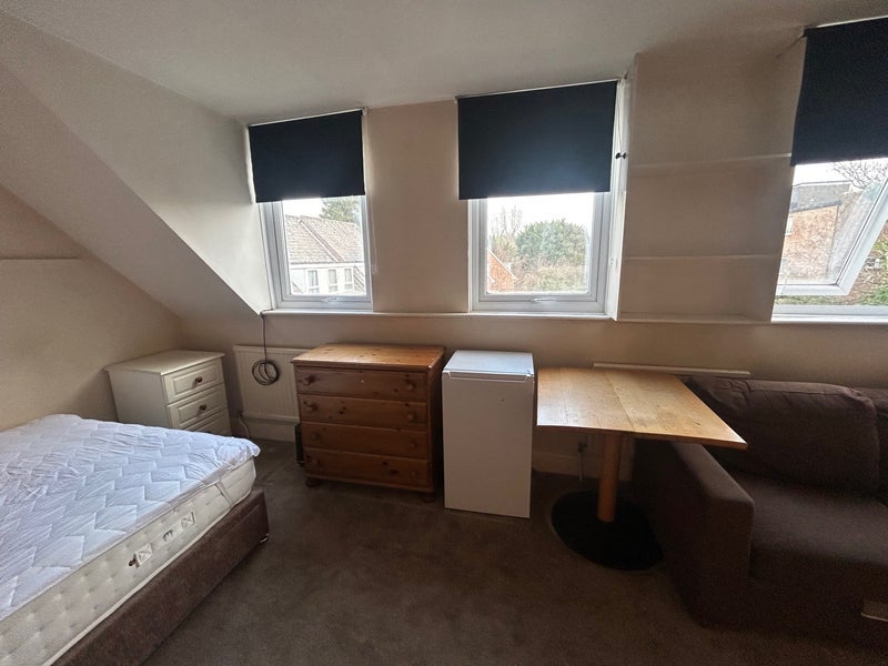Room Jasons Close in Brentwood