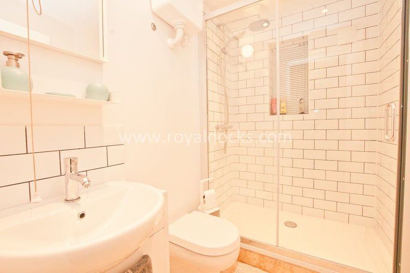 Room Constable Avenue in Greater London