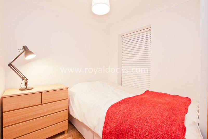 Room Constable Avenue in Greater London