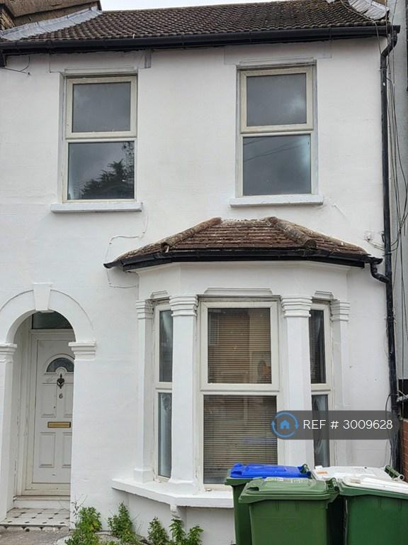 House Gladeswood Road in Greater London