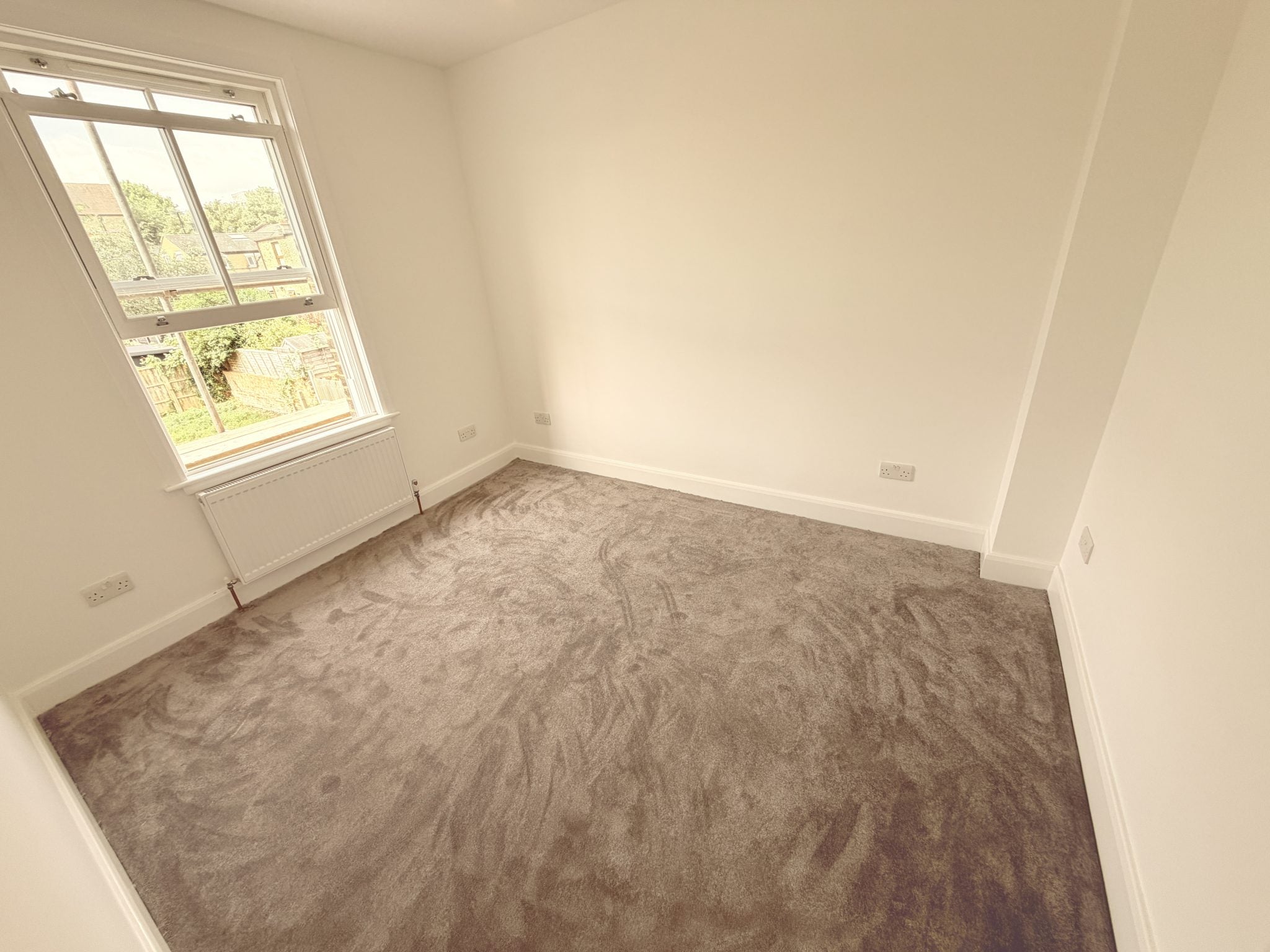 Flat Mulkern Road in Greater London
