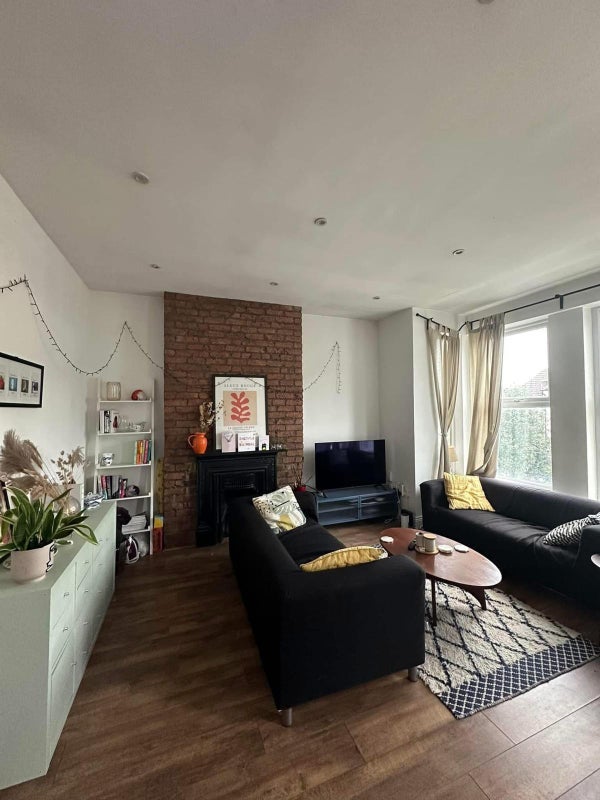 Room Wightman Road in Greater London