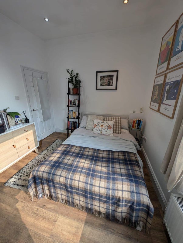 Room Wightman Road in Greater London