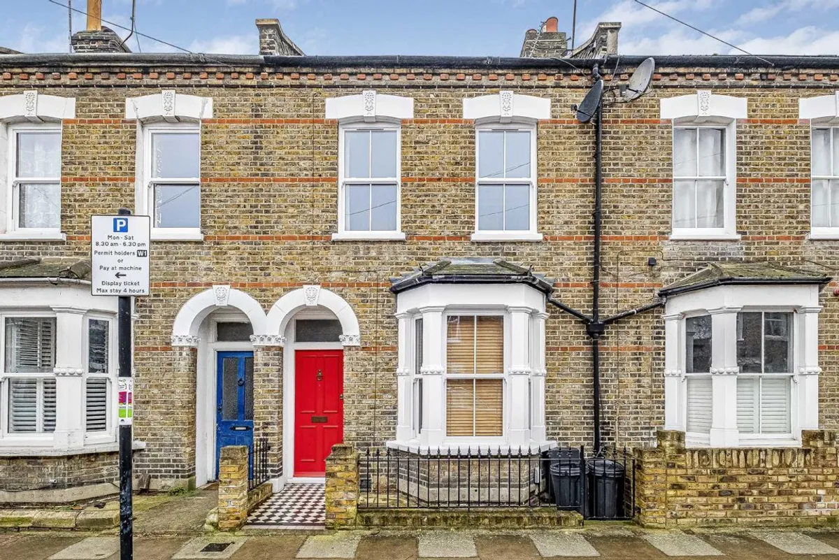 House Sudlow Road in Greater London
