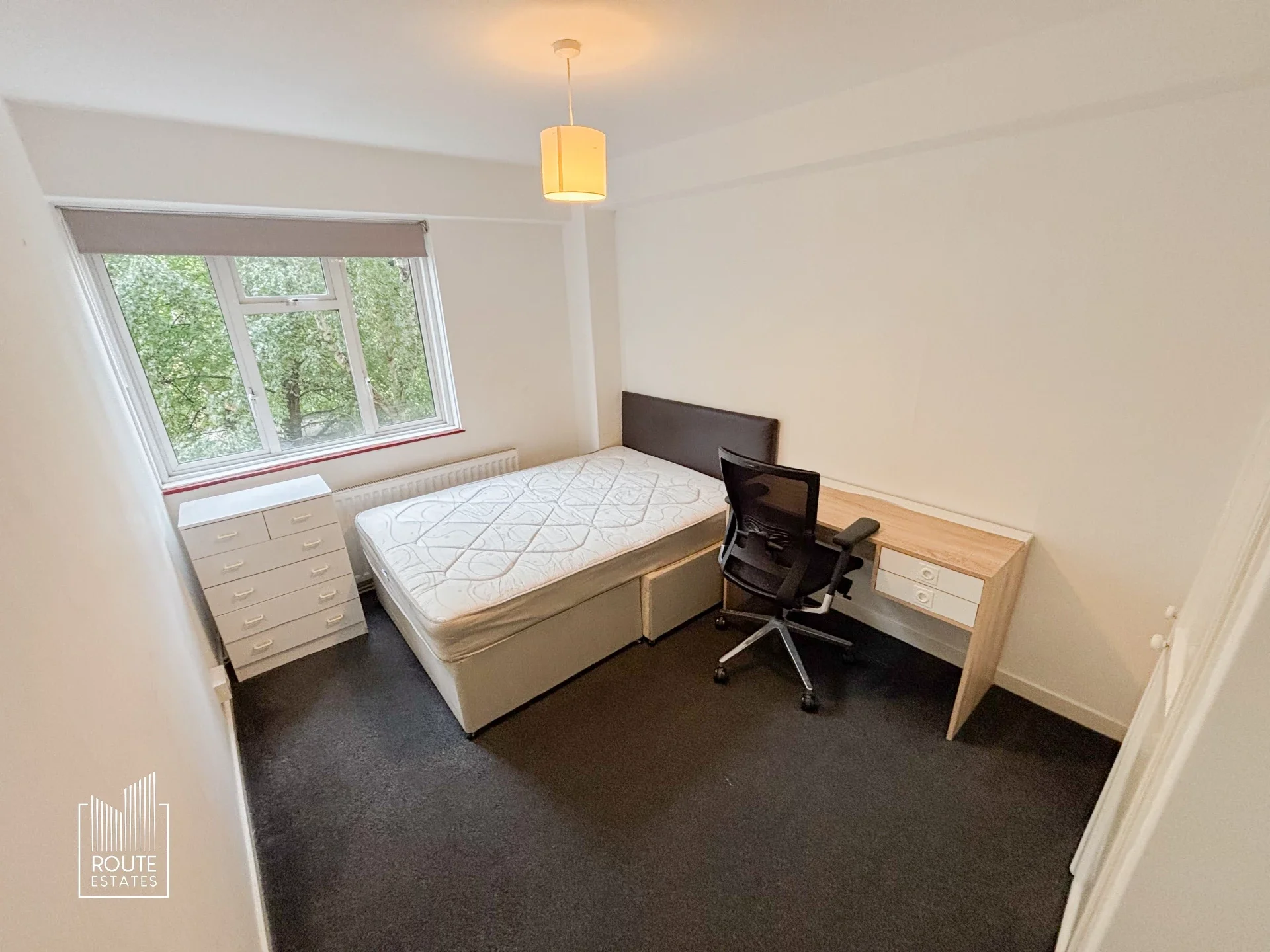 Flat Jubilee Street in Greater London