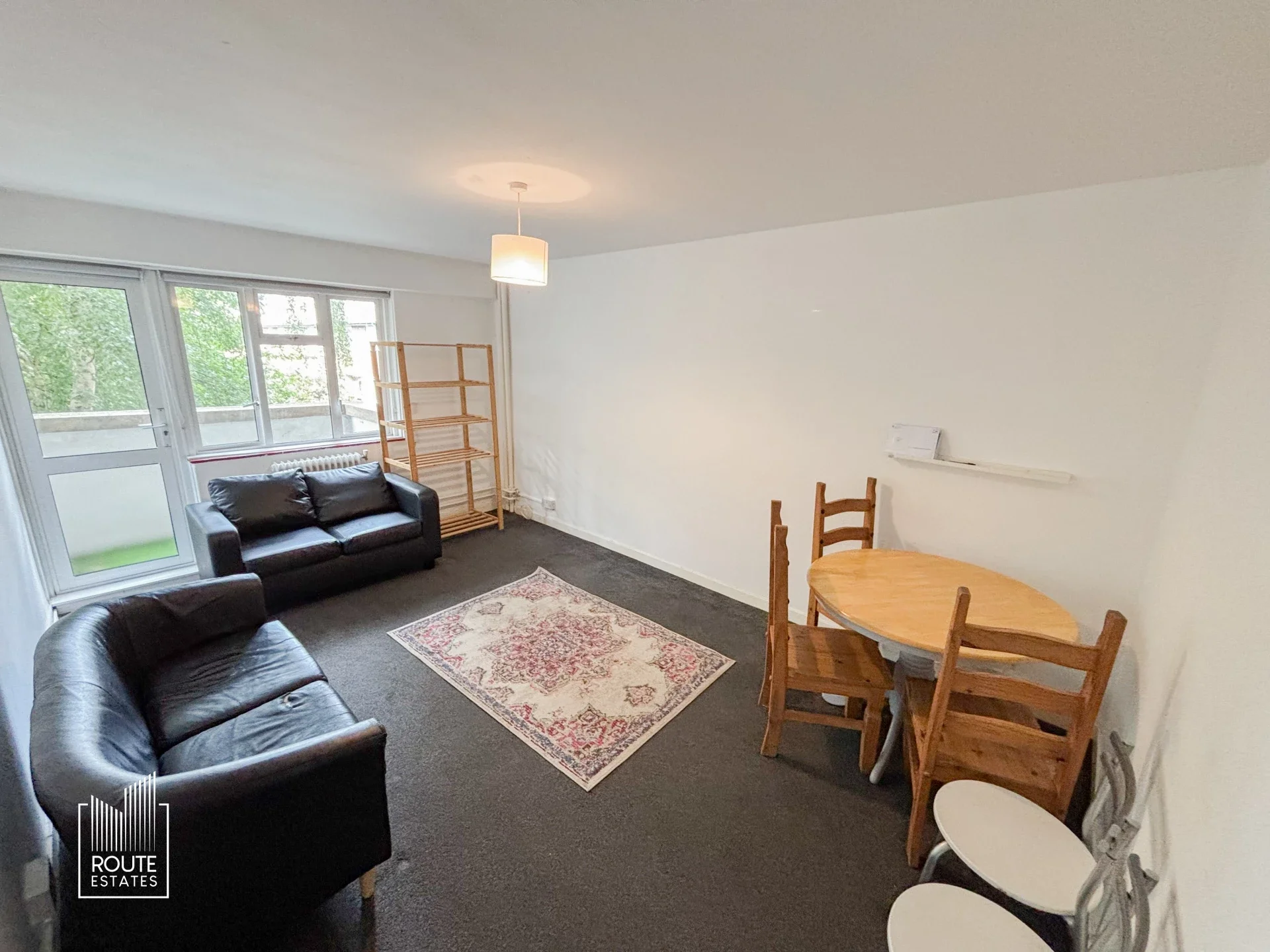 Flat Jubilee Street in Greater London