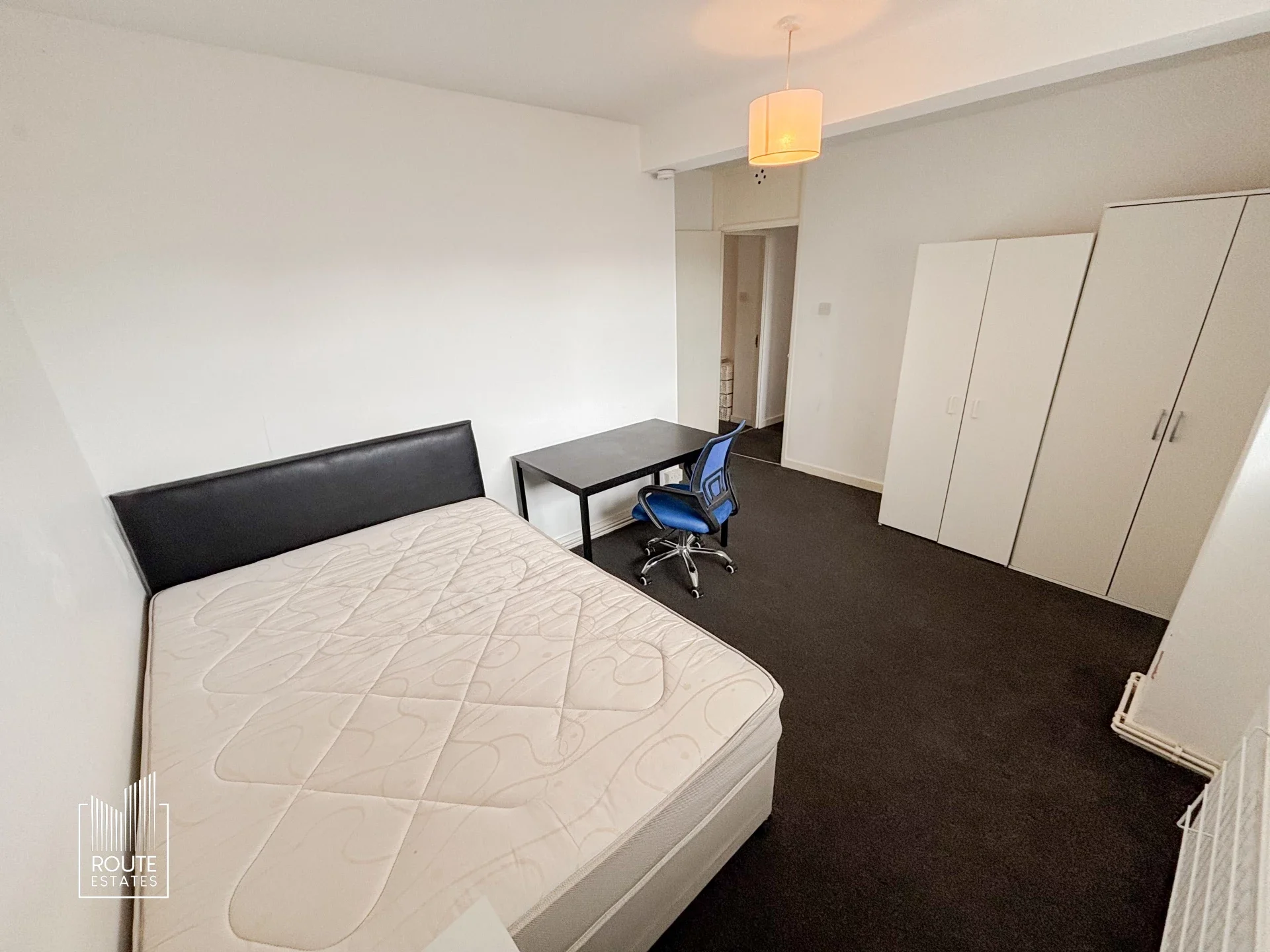 Flat Jubilee Street in Greater London