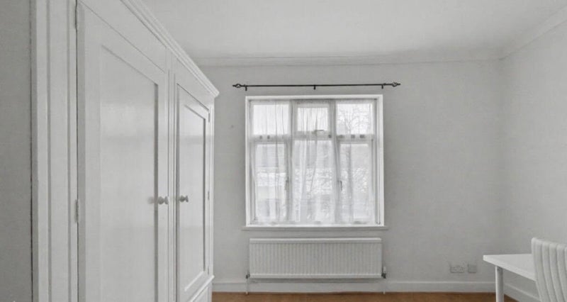 Room Burges Road in Greater London