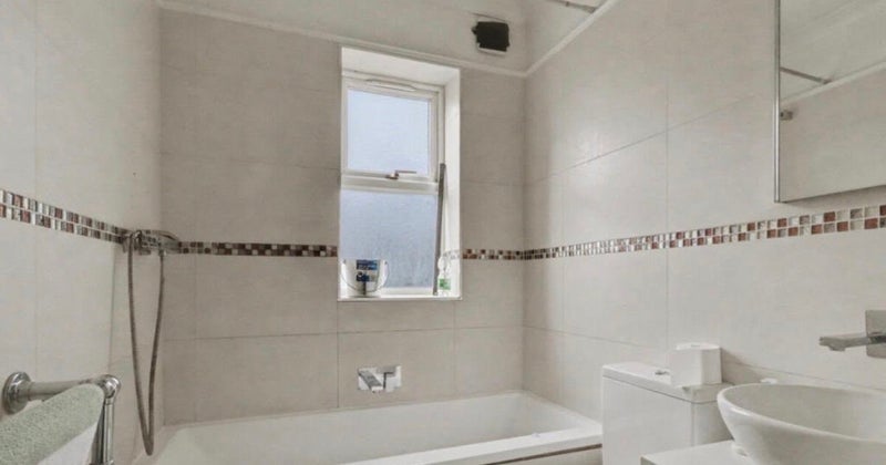 Room Burges Road in Greater London