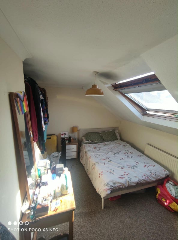 Room Aubrey Road in Bristol