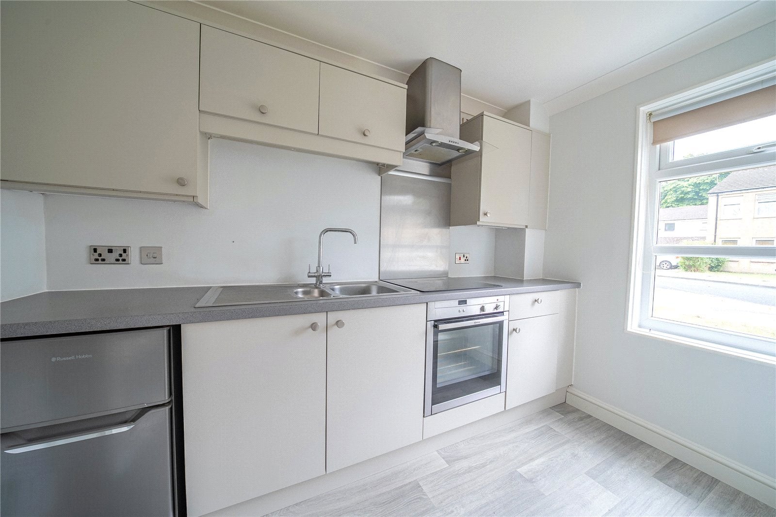 Flat Elmhurst Close in Leeds