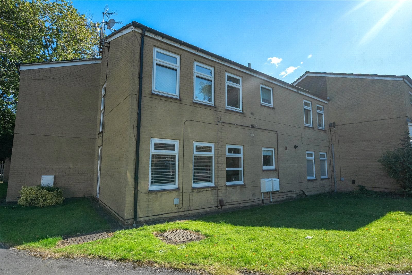 Flat Elmhurst Close in Leeds