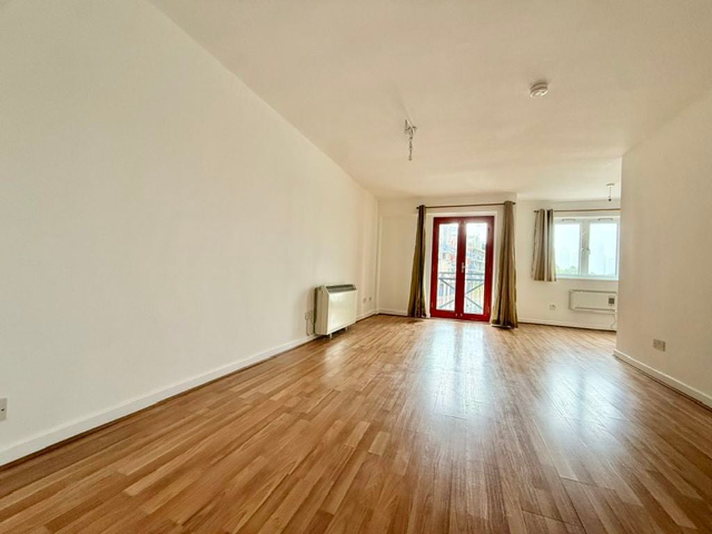 Flat Maynards Quay in Greater London