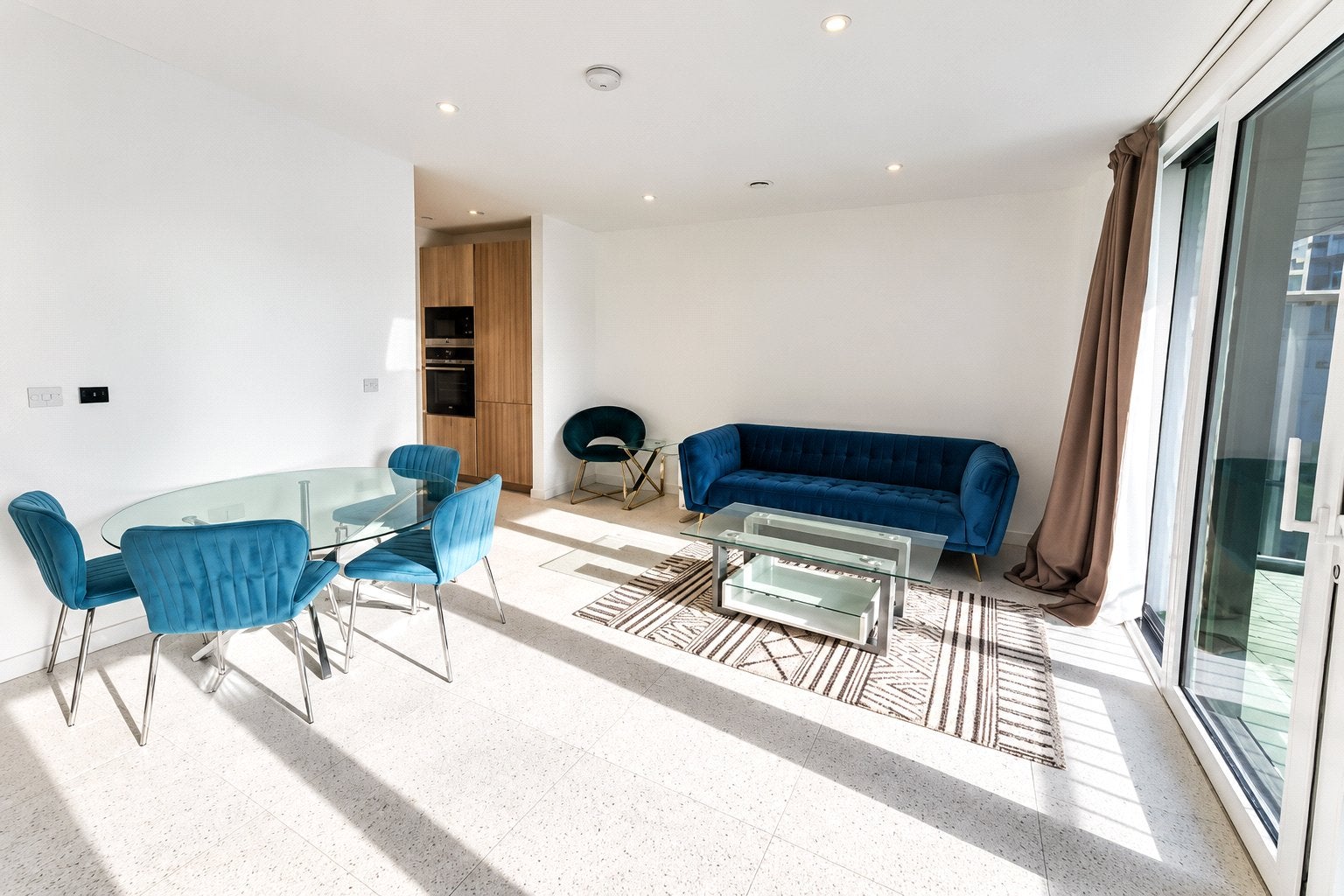 Flat Cendal Crescent in Greater London