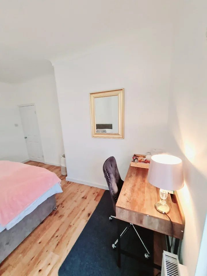 Room Ardoch Road in Greater London