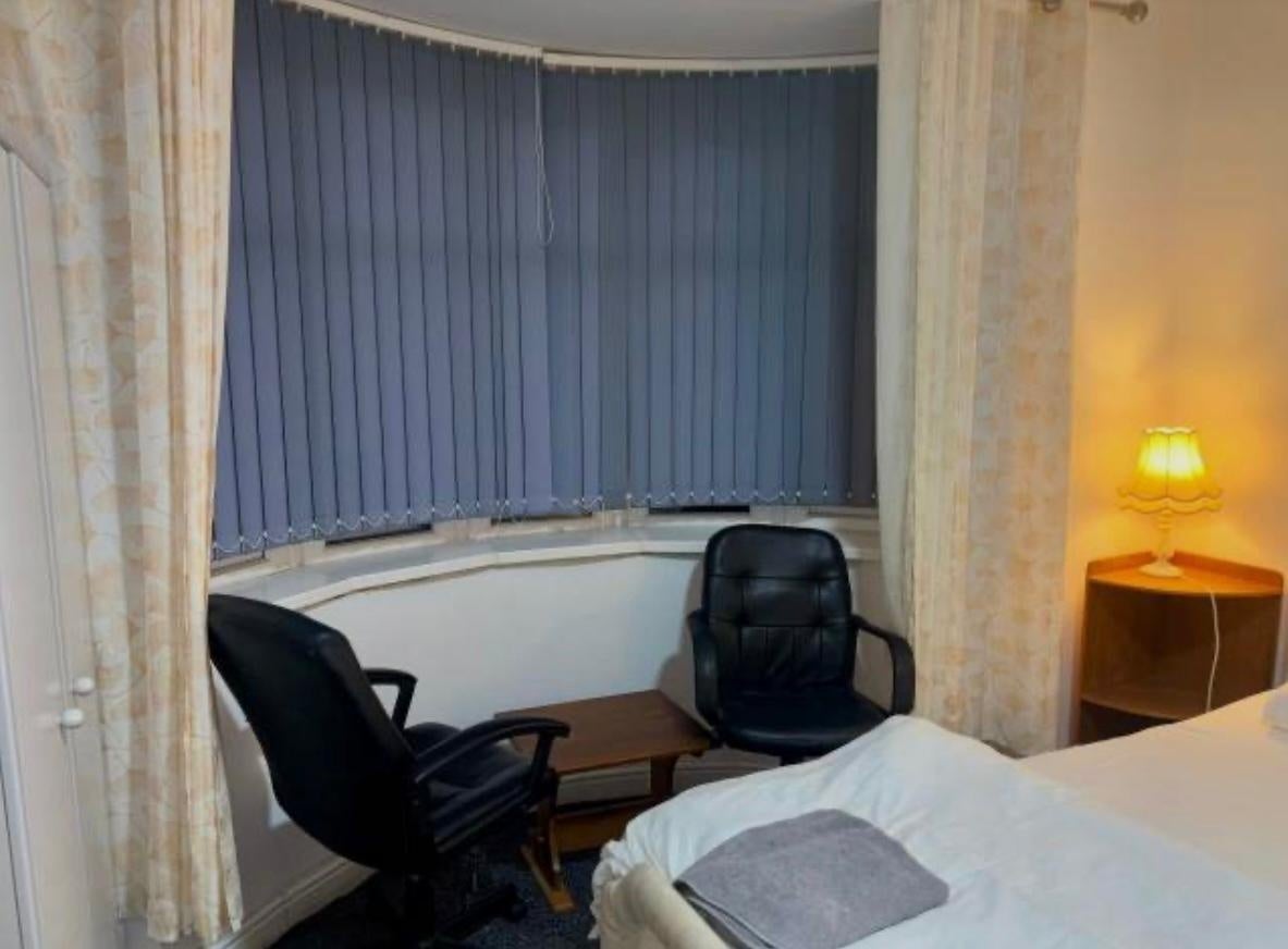 Room Selborne Road in Dudley