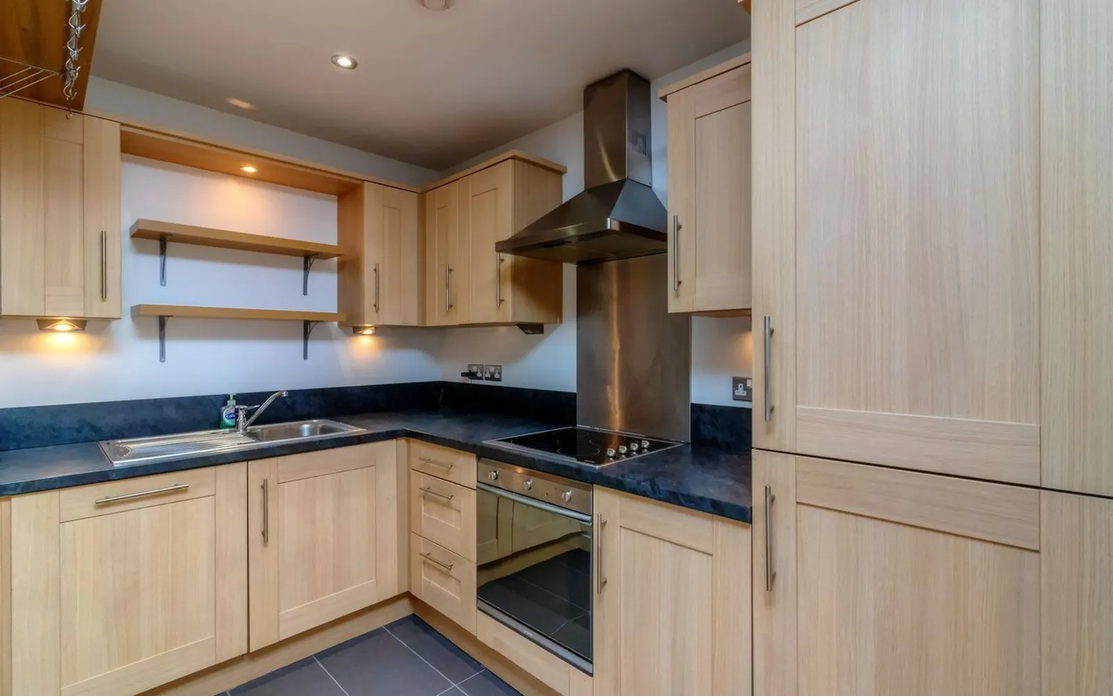 Flat Gatehouse Court in Barnsley