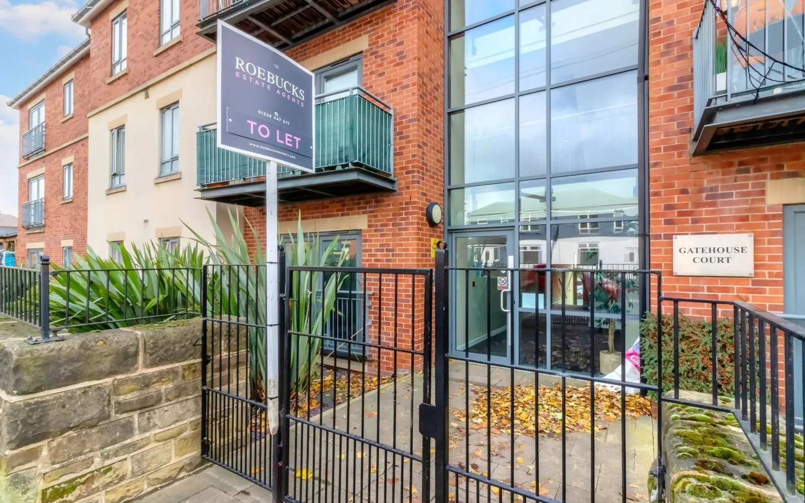 Flat Gatehouse Court in Barnsley