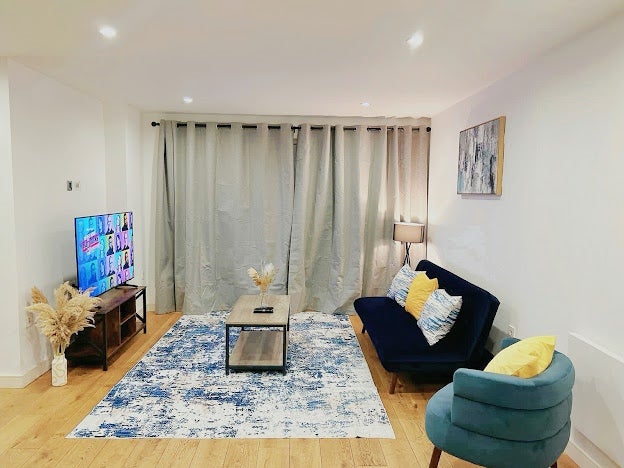Flat Maltby Street in Greater London
