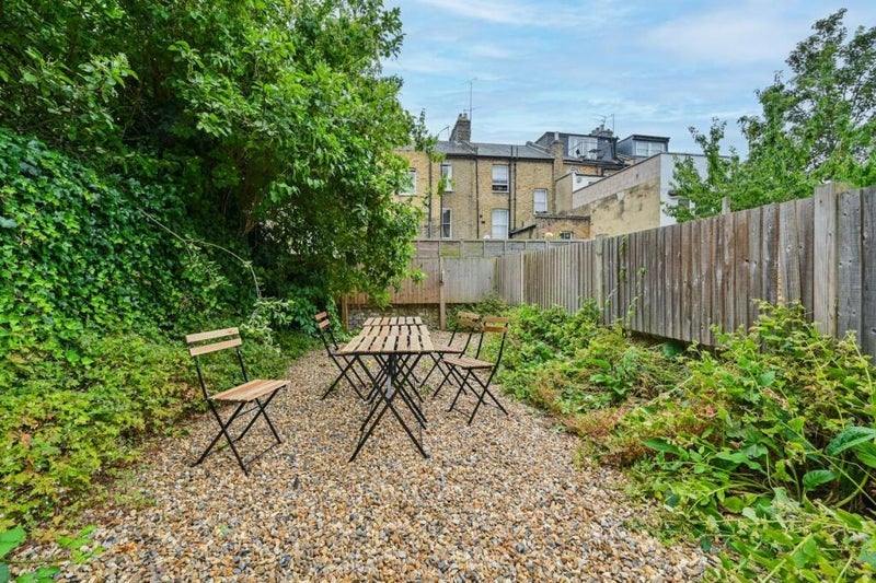 Room Romilly Road in Greater London