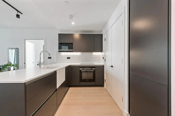 Flat Tannery Square in Greater London
