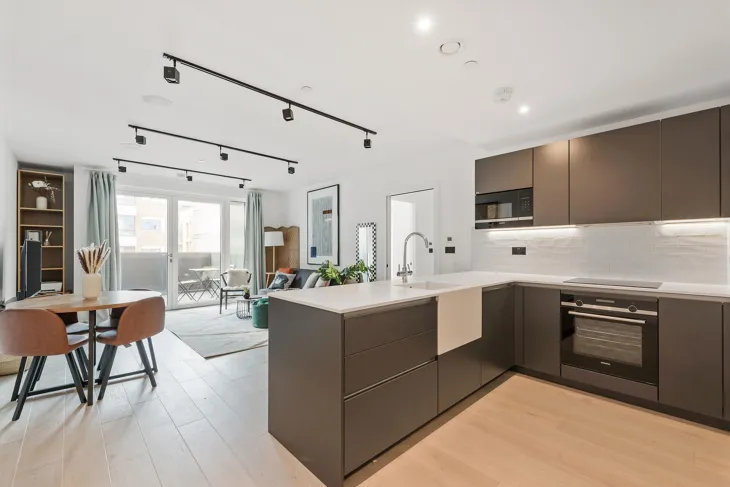 Flat Tannery Square in Greater London