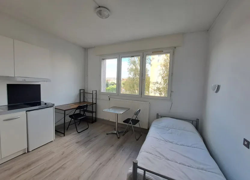 Room Rue Clément Marot in Limoges