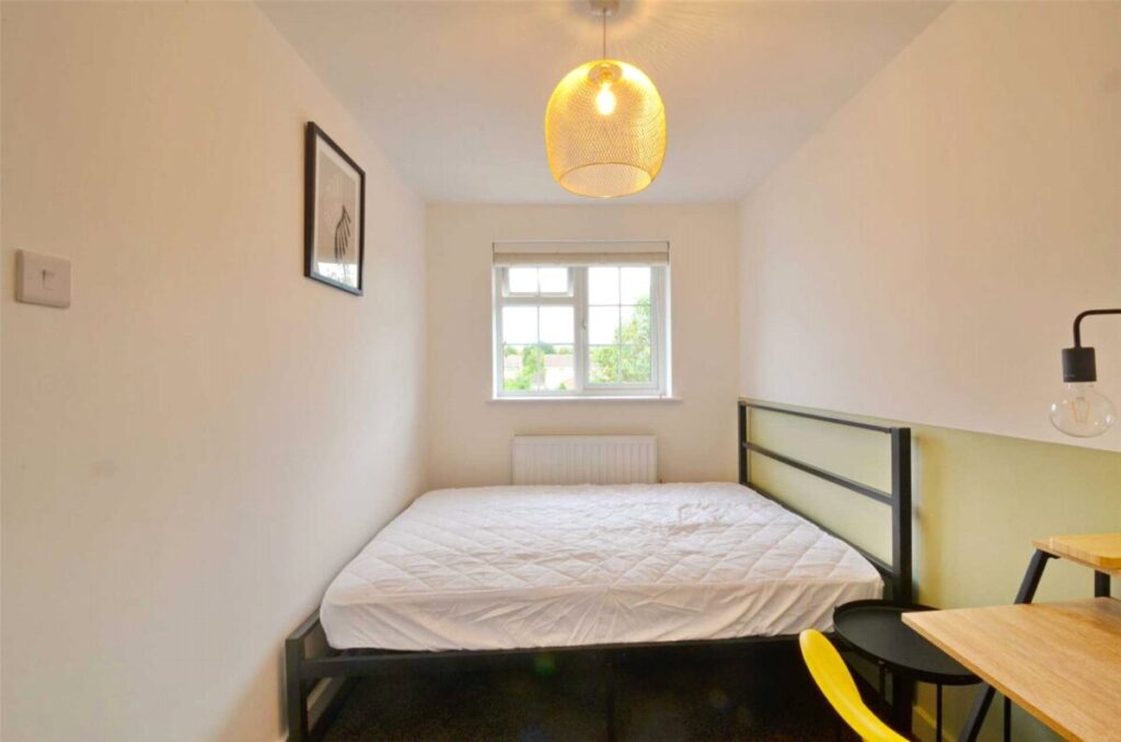 Room Homeleaze Road in Bristol